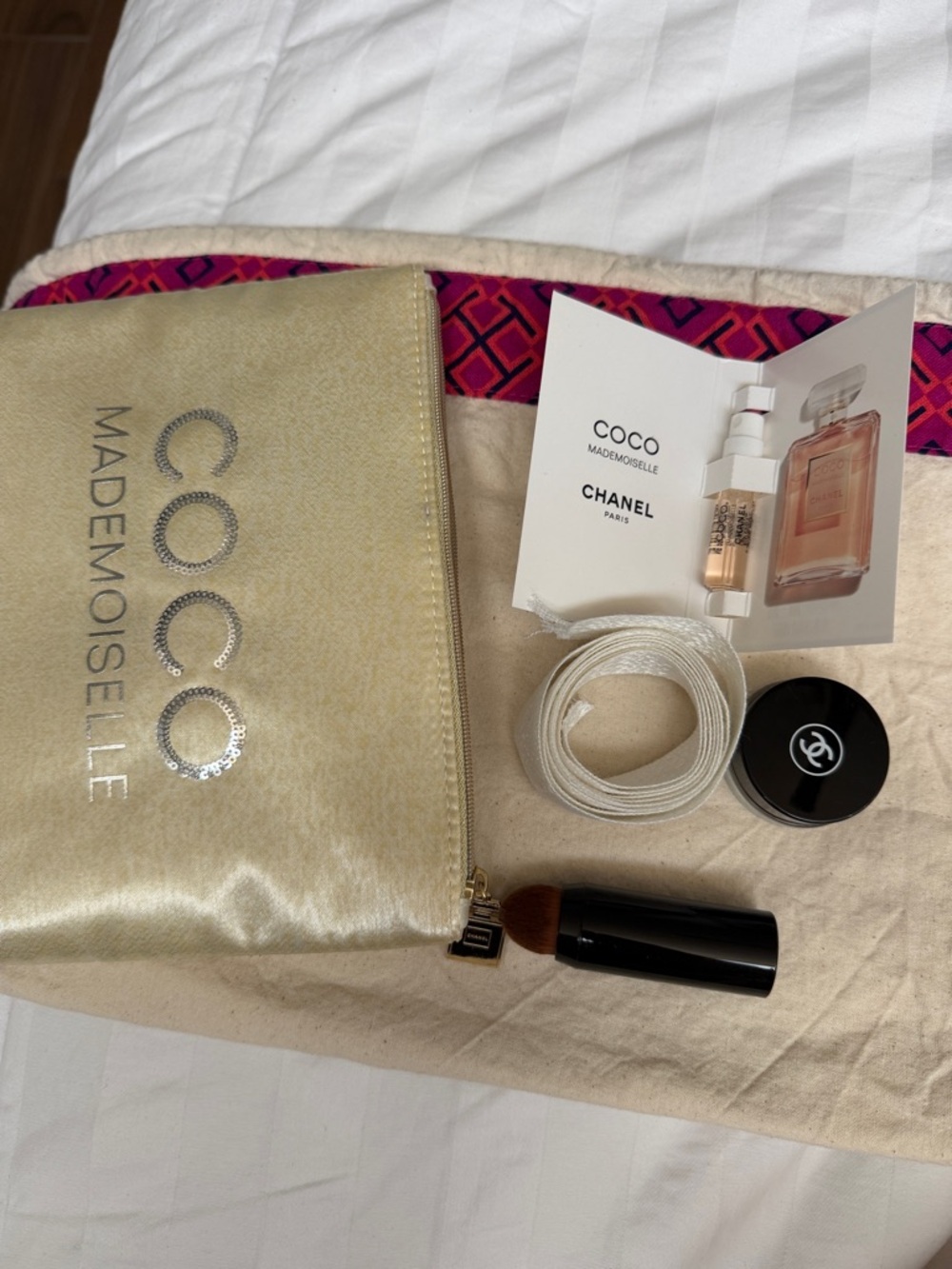 GWP CoCo Chanel Cream Clutch Bag - Picture 3 of 10